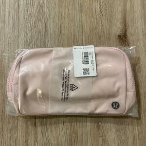 Lululemon everywhere belt bag